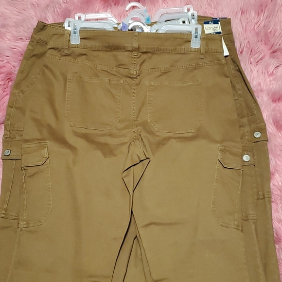 TERRA AND SKY SKINNY MID-RISE CARGO PANTS 👖 - Picture 4 of 10